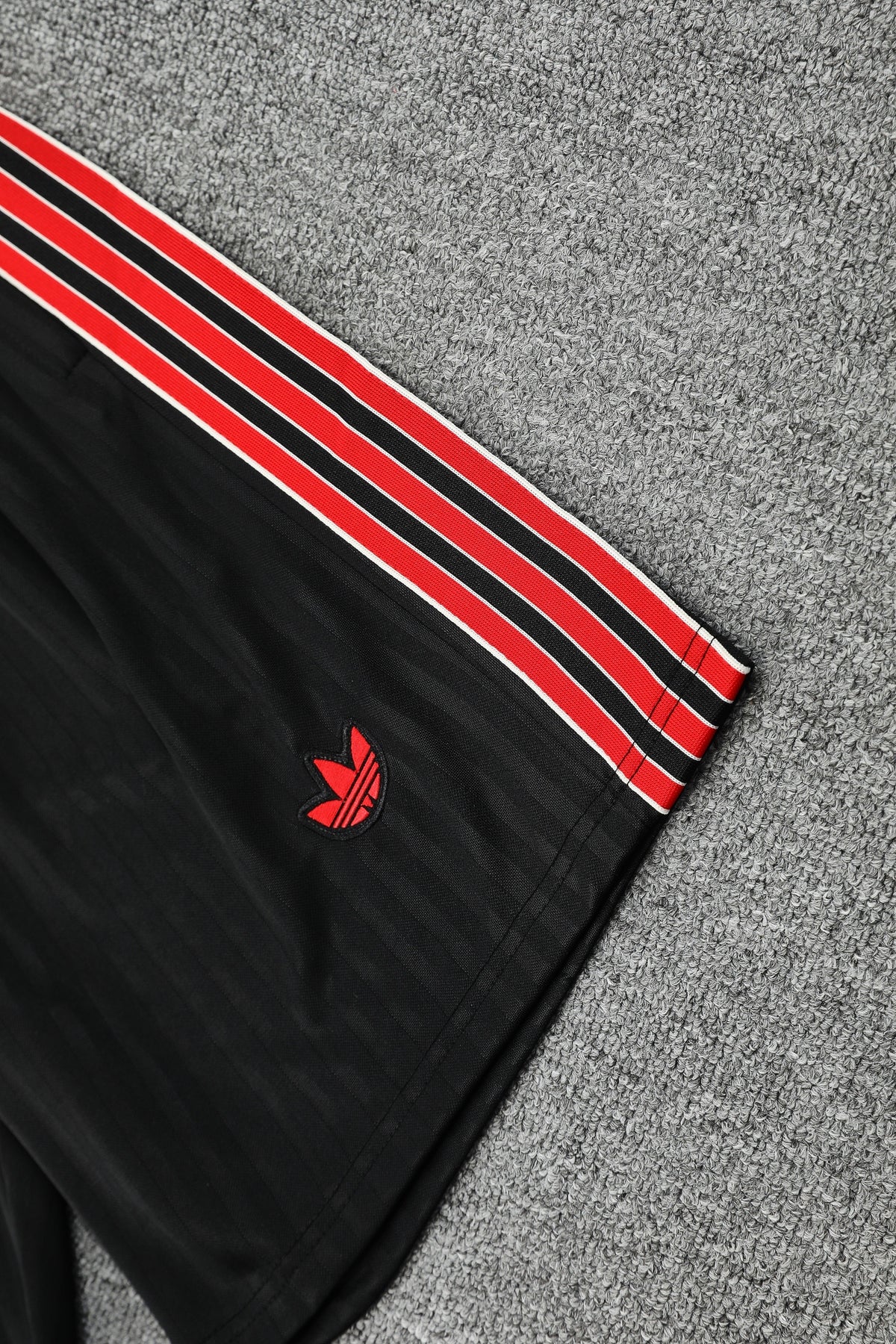 Manchester United Sleeveless Training Kit Red stripes