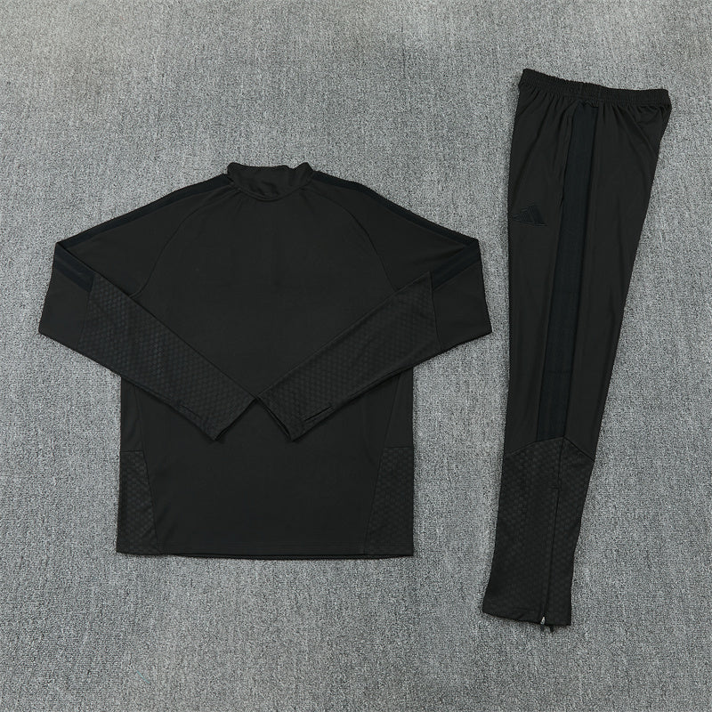 26 27 Liverpool Tracksuit