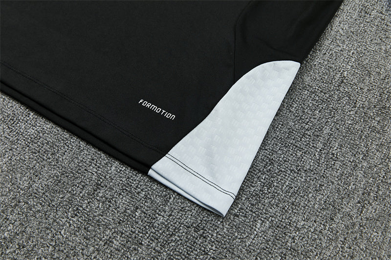 26 27 Liverpool Tracksuit 3