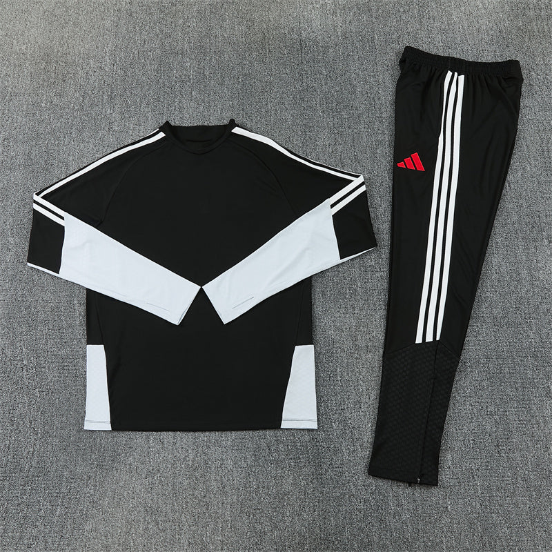 26 27 Liverpool Tracksuit 3