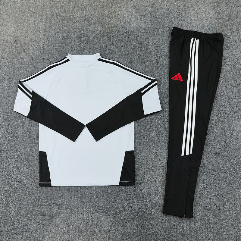 26 27 Liverpool Tracksuit 2