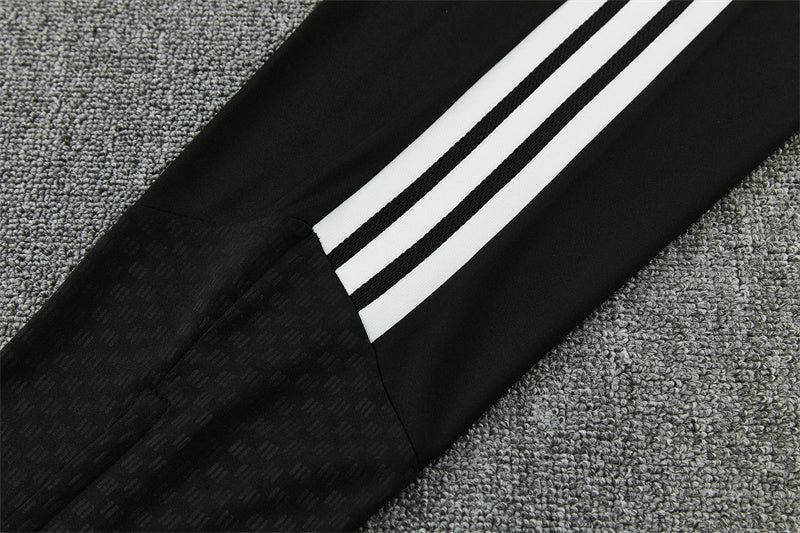 26 27 Liverpool Tracksuit 3