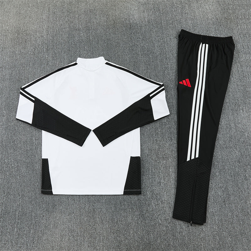 26 27 Liverpool Tracksuit 1