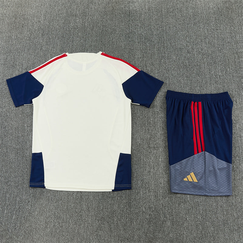 2627  Bayern short sleeve Training Kit 1