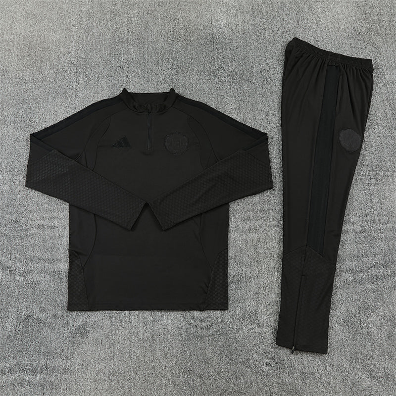 26 27   Manchester United Tracksuit 1