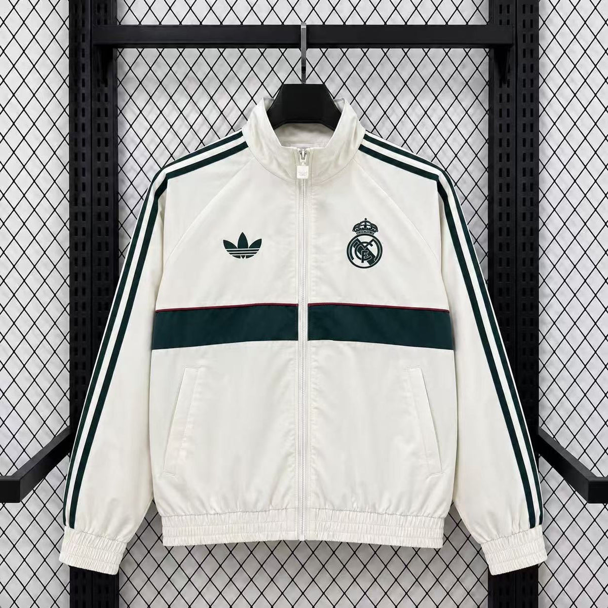 Real Madrid 26-27 models beige Windbreaker