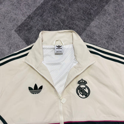 Real Madrid 26-27 models beige Windbreaker